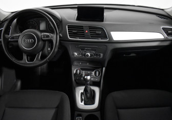 Подержанный автомобиль Audi Q3 2015 года (13 фото)