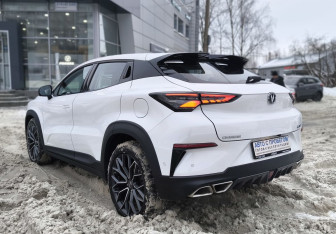 Подержанный автомобиль Changan UNI-T 2023 года (6 фото)