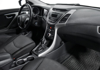 Подержанный автомобиль Hyundai Elantra Sedan 2015 года (13 фото)