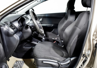 Подержанный автомобиль Kia Rio Sedan 2011 года (10 фото)