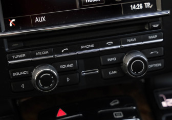 Подержанный автомобиль Porsche Cayenne 2015 года (17 фото)