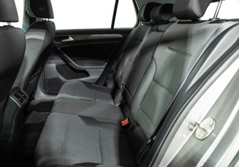 Подержанный автомобиль Volkswagen Golf Hatchback 2013 года (10 фото)