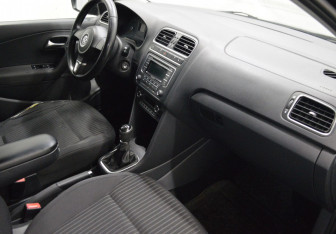 Подержанный автомобиль Volkswagen Polo Sedan 2013 года (12 фото)