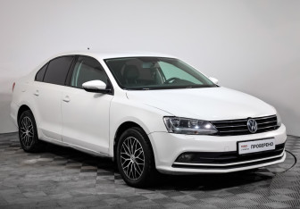 Подержанный автомобиль Volkswagen Jetta Sedan 2015 года (3 фото)