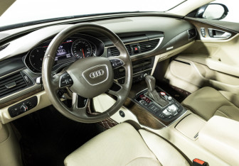 Подержанный автомобиль Audi A7 2015 года (11 фото)