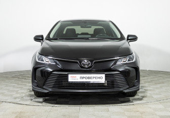 Подержанный автомобиль Toyota Corolla Sedan 2019 года (2 фото)