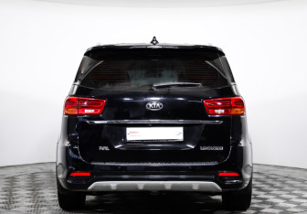 Подержанный автомобиль Kia Carnival 2018 года (6 фото)