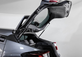 Подержанный автомобиль Toyota C-HR 2021 года (30 фото)