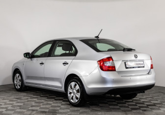 Подержанный автомобиль Skoda Rapid Liftback 2017 года (7 фото)