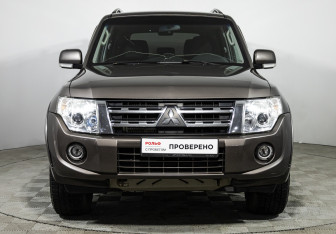 Подержанный автомобиль Mitsubishi Pajero 2011 года (2 фото)