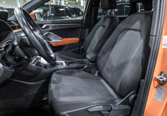 Подержанный автомобиль Audi Q3 2019 года (16 фото)