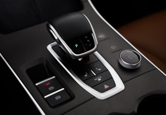 Подержанный автомобиль Omoda C5 2023 года (19 фото)