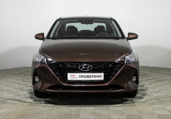 Подержанный автомобиль Hyundai Solaris Sedan 2021 года (2 фото)