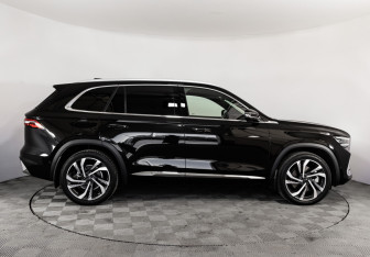 Подержанный автомобиль Geely Monjaro 2022 года (5 фото)