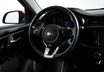 Подержанный автомобиль Kia Rio Sedan 2019 года (15 фото)