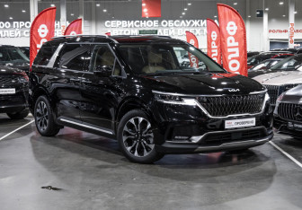 Подержанный автомобиль Kia Carnival 2023 года (5 фото)