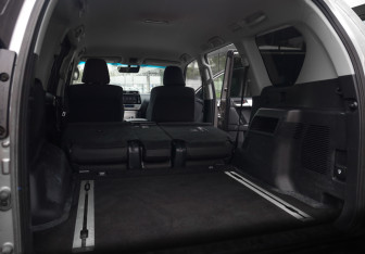 Подержанный автомобиль Toyota Land Cruiser Prado 2020 года (30 фото)