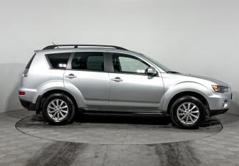 Подержанный автомобиль Mitsubishi Outlander 2011 года (4 фото)