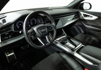 Подержанный автомобиль Audi Q8 2019 года (11 фото)