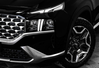 Подержанный автомобиль Hyundai Santa Fe 2022 года (3 фото)