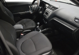 Подержанный автомобиль Kia Rio Sedan 2016 года (11 фото)