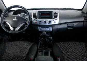 Подержанный автомобиль Mitsubishi L200 2014 года (11 фото)