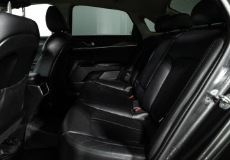 Подержанный автомобиль Kia K5 2020 года (10 фото)