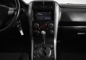 Подержанный автомобиль Suzuki Grand Vitara 2011 года (16 фото)