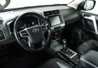 Подержанный автомобиль Toyota Land Cruiser Prado 2018 года (11 фото)