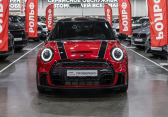 Подержанный автомобиль MINI Hatch 2021 года (3 фото)