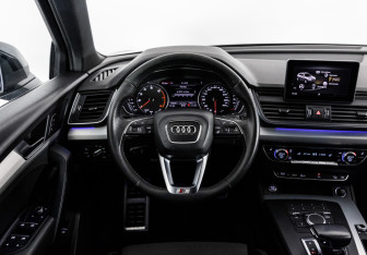 Подержанный автомобиль Audi Q5 2018 года (17 фото)