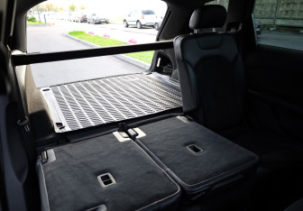 Подержанный автомобиль Audi Q7 2015 года (32 фото)