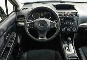 Подержанный автомобиль Subaru XV 2013 года (11 фото)