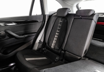 Подержанный автомобиль BMW X1 2017 года (25 фото)