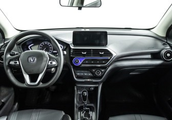 Подержанный автомобиль Changan Alsvin 2023 года (13 фото)