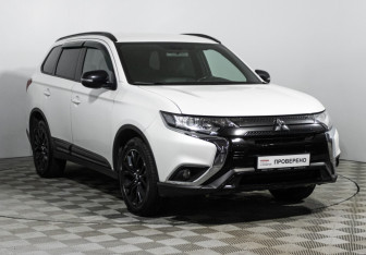 Подержанный автомобиль Mitsubishi Outlander 2021 года (3 фото)
