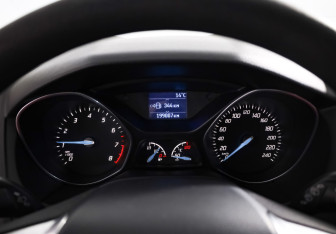 Подержанный автомобиль Ford Focus Hatchback 2013 года (12 фото)