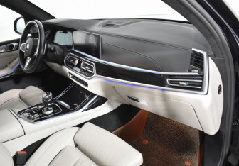 Подержанный автомобиль BMW X7 2021 года (13 фото)