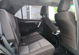 Подержанный автомобиль Toyota Fortuner 2019 года (12 фото)