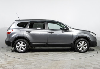 Подержанный автомобиль Nissan Qashqai+2 2012 года (4 фото)