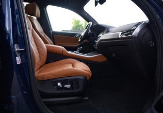 Подержанный автомобиль BMW X5 2023 года (30 фото)