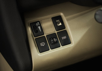 Подержанный автомобиль Toyota RAV4 2011 года (18 фото)