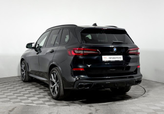 Подержанный автомобиль BMW X5 2020 года (7 фото)
