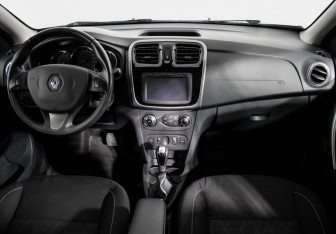 Подержанный автомобиль Renault Sandero 2016 года (13 фото)