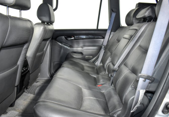 Подержанный автомобиль Toyota Land Cruiser Prado 2008 года (12 фото)