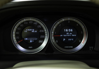 Подержанный автомобиль Volvo XC60 2012 года (12 фото)