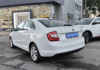 Подержанный автомобиль Skoda Rapid Liftback 2018 года (6 фото)
