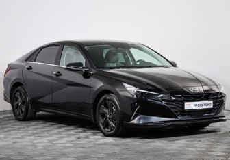 Подержанный автомобиль Hyundai Elantra Sedan 2021 года (3 фото)