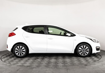 Подержанный автомобиль Kia Ceed Hatchback 2017 года (4 фото)