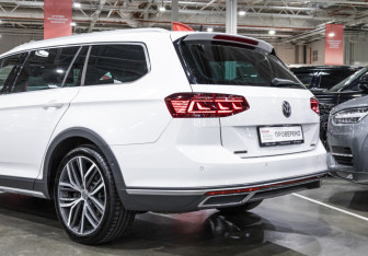 Подержанный автомобиль Volkswagen Passat Wagon 2019 года (17 фото)